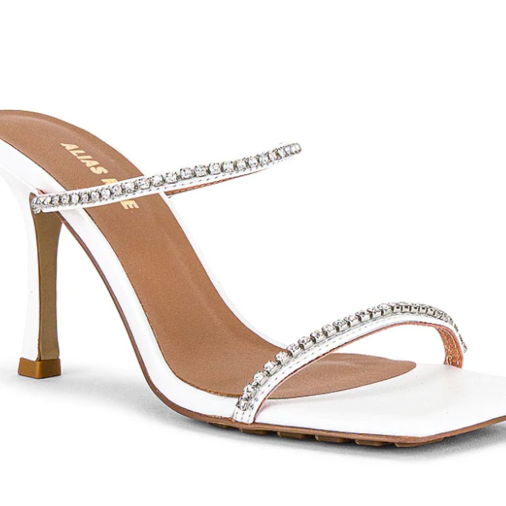 Alias Mae White Heels Size 7